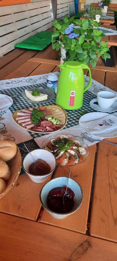 Gaststaette Und Pension Zur Schiene แมร์เซอบวร์ก ภายนอก รูปภาพ
