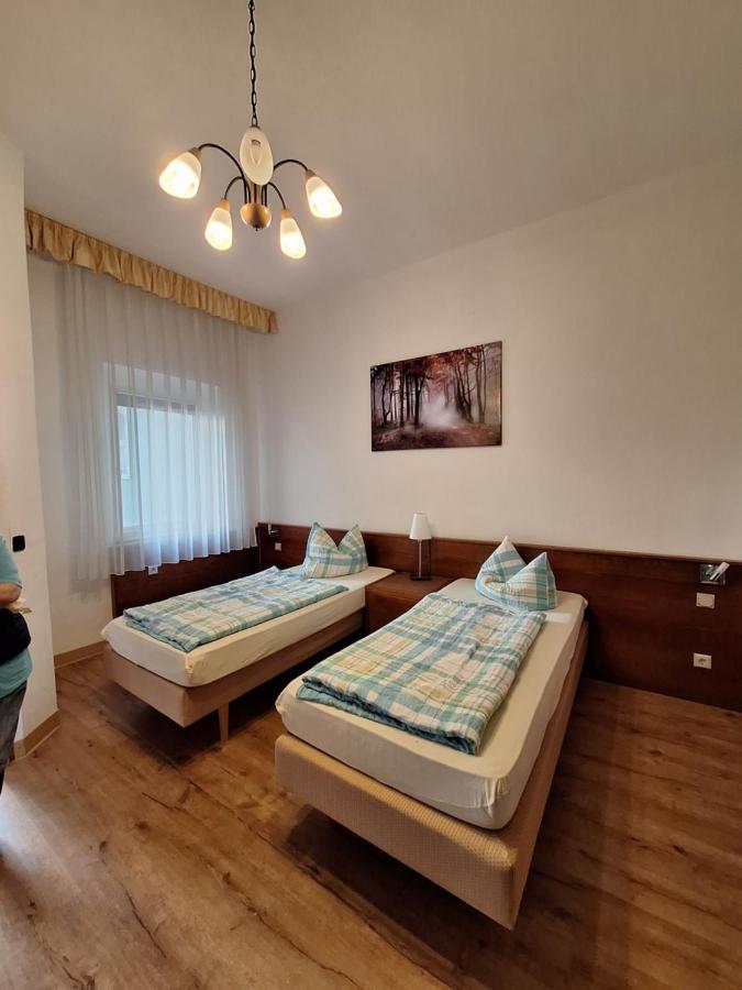 Gaststaette Und Pension Zur Schiene แมร์เซอบวร์ก ภายนอก รูปภาพ