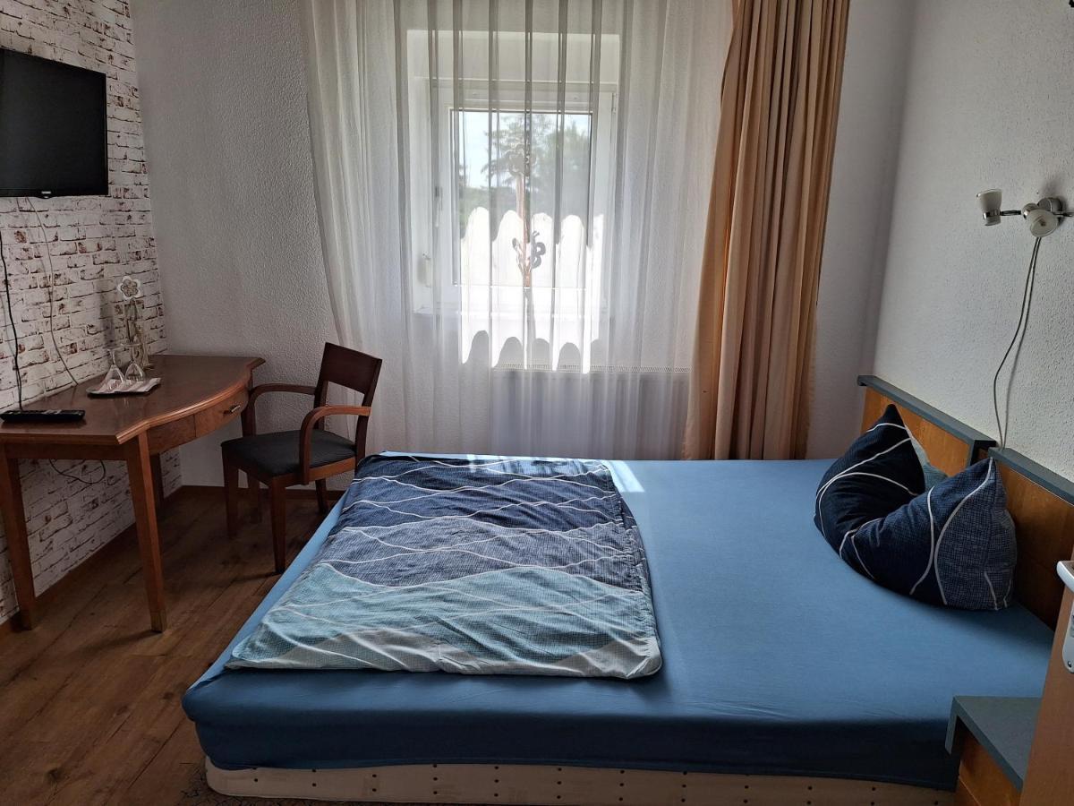 Gaststaette Und Pension Zur Schiene แมร์เซอบวร์ก ภายนอก รูปภาพ