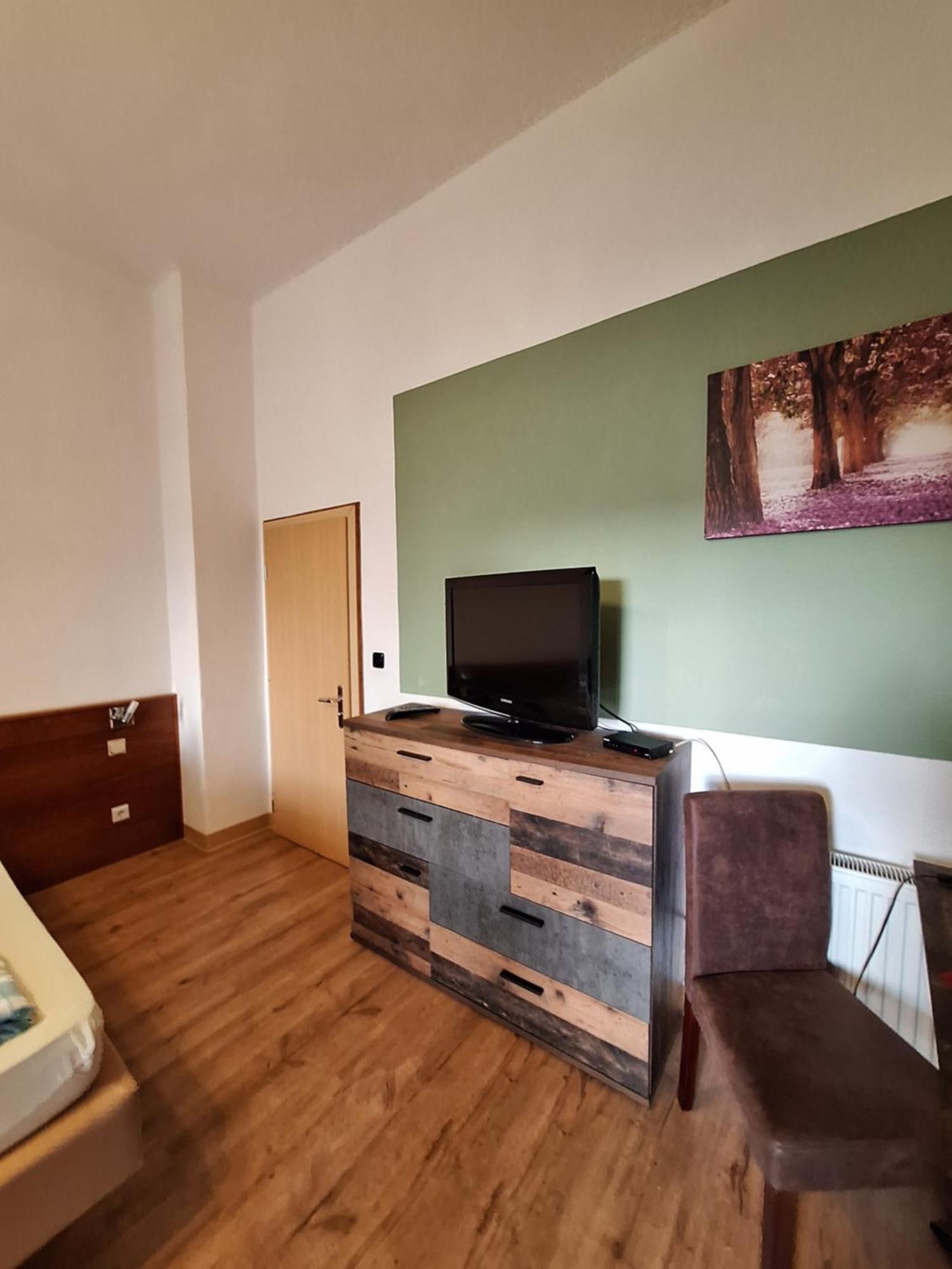 Gaststaette Und Pension Zur Schiene แมร์เซอบวร์ก ภายนอก รูปภาพ