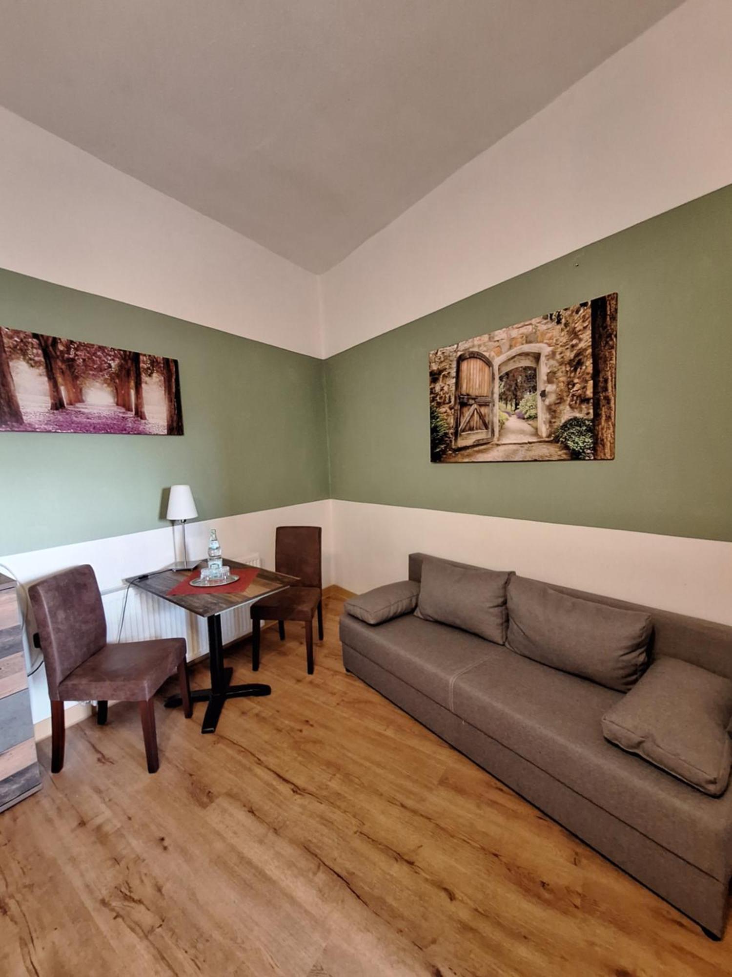 Gaststaette Und Pension Zur Schiene แมร์เซอบวร์ก ภายนอก รูปภาพ